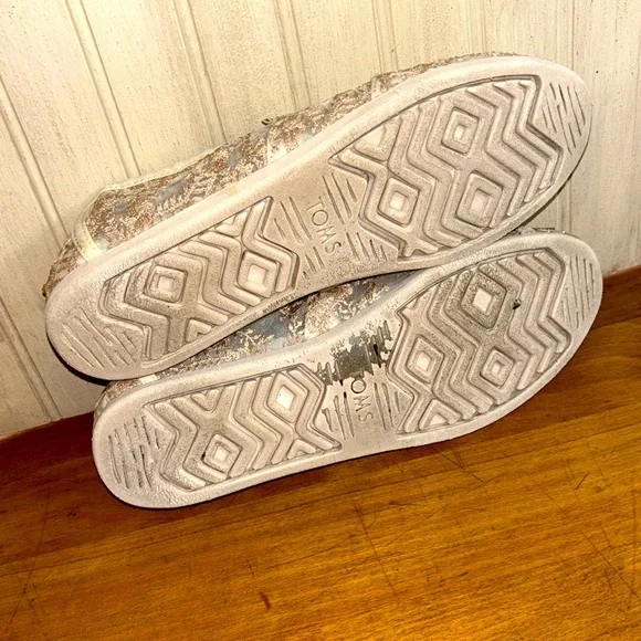 Toms Womens Alpargatas Rose Gold Metallic Hibiscus Floral Lace Size 7.5 … - Picture 12 of 15